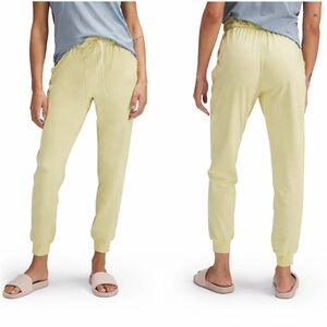 Lululemon Stretch High-Rise Jogger
Full Length Finch Yellow Size 4 EUC!